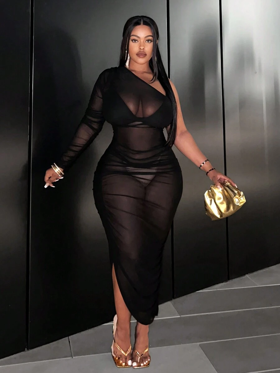 Slaydiva Vestido ajustado sexy de talla grande hecho de tela de punto elástica de malla transparente, con un solo hombro y pliegues
