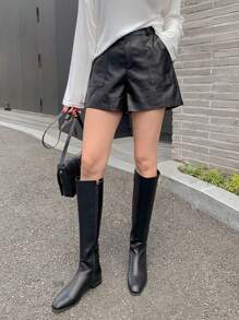 DAZY 闊腿皮革外觀短褲 - 黑色 - 查看 8