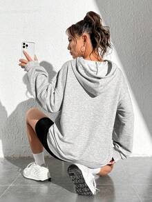 SHEIN EZwear Đồ họa Hình & Khẩu hiệu Thả vai Dây rút Hoodie - Màu Xám nhạt - Xem 2