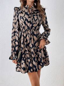 SHEIN Frenchy Đầm suông cổ bẻ tay loe in họa tiết toàn thân không thắt lưng, Đầm xòe thường ngày cho nữ, nhún bèo, nhún bèo tay dài cổ bẻ vừa vặn màu cà phê ngắn tay loe in họa tiết toàn thân chữ A Đầm ngắn cho nữ, mùa xuân/thu, trang phục thường ngày thường ngày - Cà phê - Xem 3