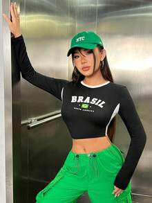 SHEIN EZwear Camiseta crop con estampado de letra unido en contraste - Blanco y Negro - Ver 3