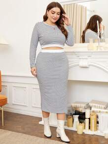 SHEIN Franclia 大碼條紋印花短款T恤&高衩半身裙 - 黑與白 - 查看 1