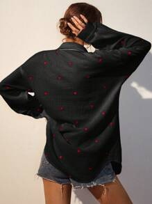 EURMUSE 愛心刺繡口袋貼布落肩袖襯衫 - 黑色 - 查看 2