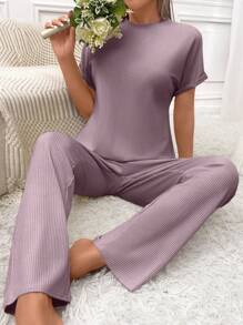 Conjunto de pijama de camiseta y pantalones de punto acanalado
