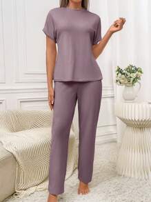 Conjunto de pijama de camiseta y pantalones de punto acanalado