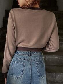 Dazy Designer Đồ họa Chữ cái Tương phản ràng buộc Sọc trang trí Tay áo lồng đèn Áo len crop - Cà phê nâu - Xem 2