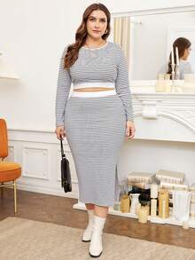 SHEIN Franclia 大碼條紋印花短款T恤&高衩半身裙 - 黑與白 - 查看 4