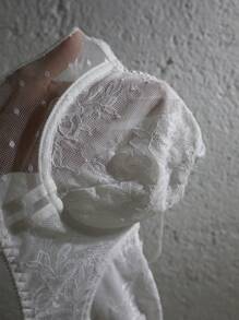 Conjunto de lencería con sujetador con aros y encaje floral y braga - Blanco - Ver 8