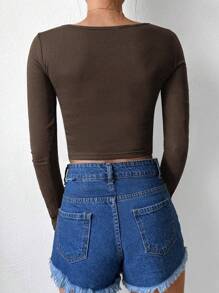 Camiseta crop unicolor de cuello scoop - Camel - Ver 2