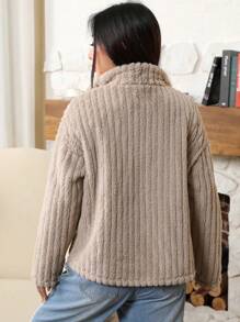 SHEIN EZwear Dây kéo Thả vai Túi có nắp 	
Fuzzy Áo khoác - Màu Khaki - Xem 2