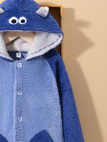 SHEIN Chico preadolescente Bata con bordado de dibujos animados de manga raglán con capucha con diseño de orejas 3D forro polar