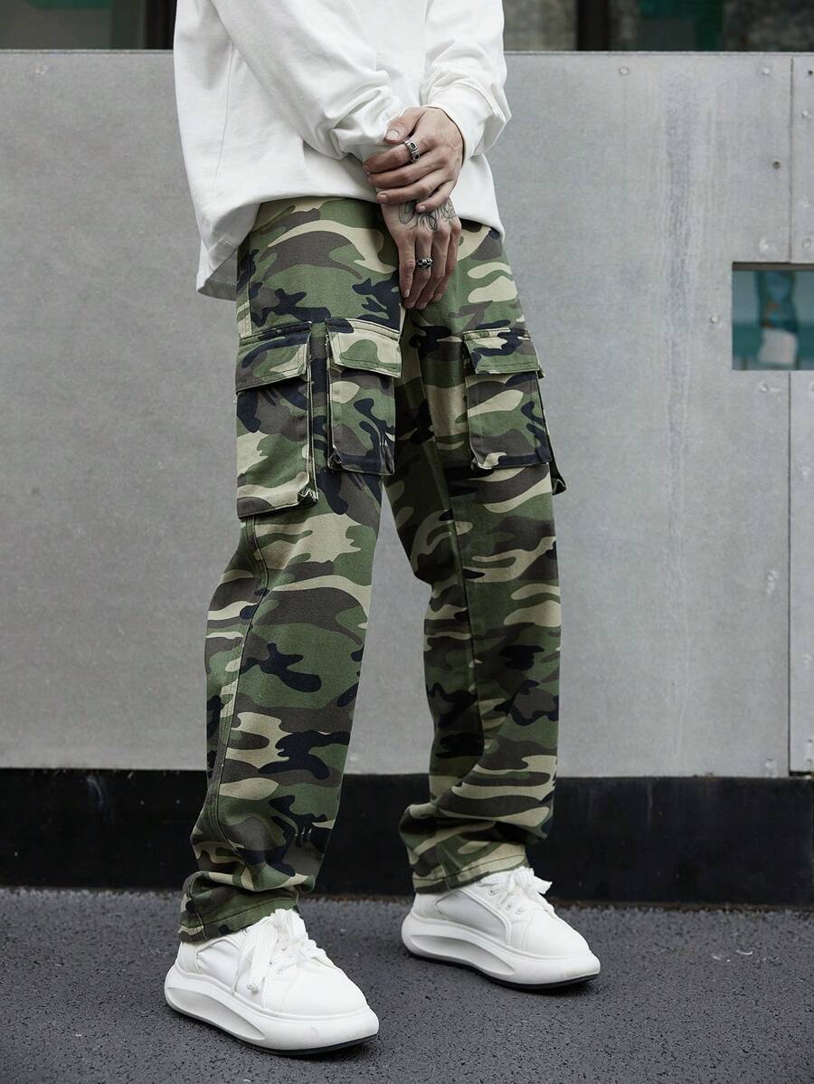 Manfinity Men Camo Print Flap Pocket Side Cargo Jeans - Multicolor - View 1