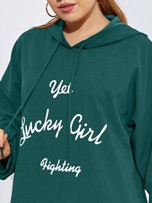 Mulvari Hơn Đồ họa Khẩu hiệu Thả vai Dây rút Đầm có mũ - Màu xanh ngọc - Xem 4