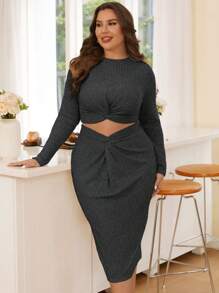 SHEIN Essnce 大碼前扭結短款T恤&半身裙 - 深灰色 - 查看 5