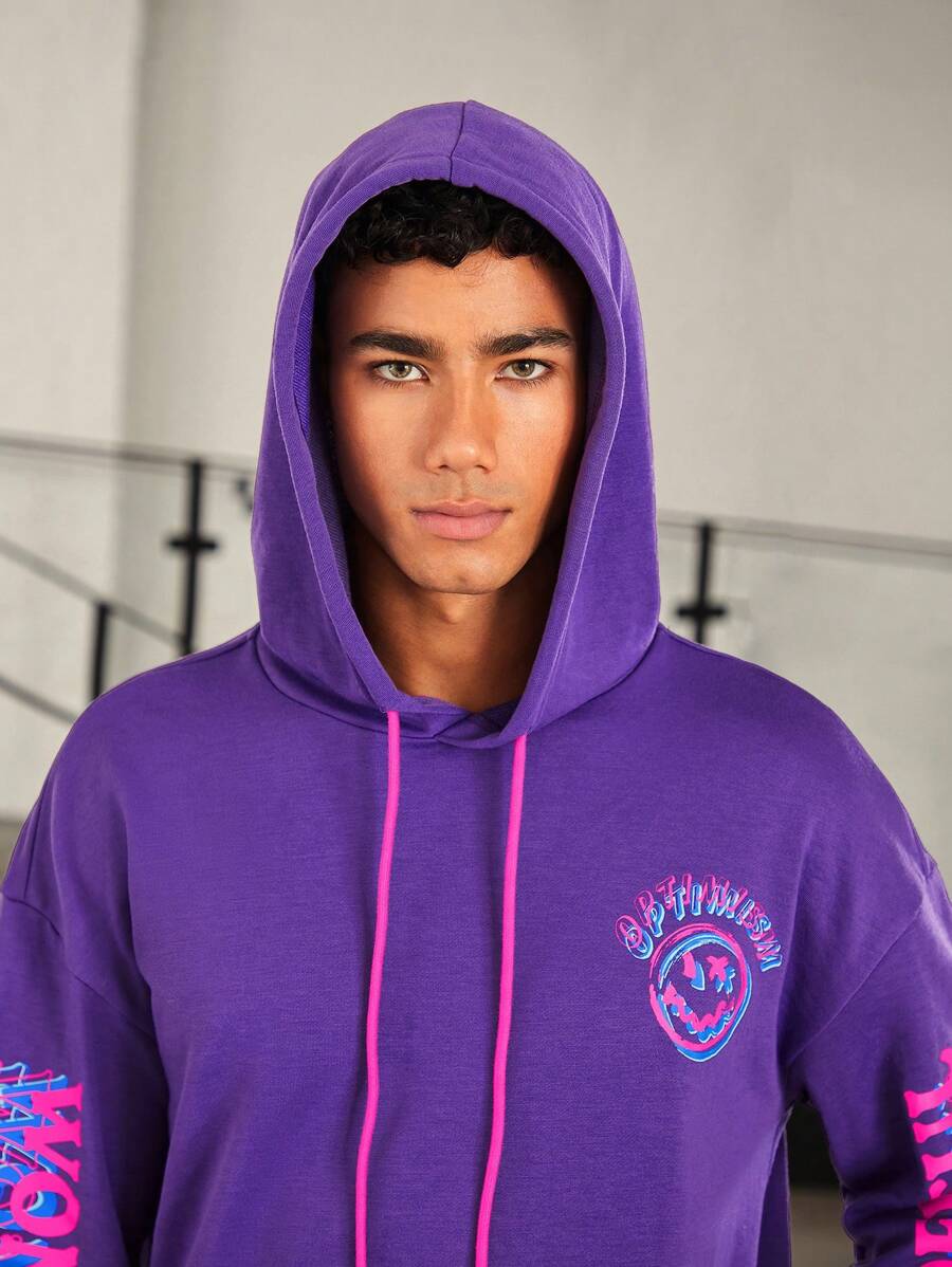 Manfinity VCAY Lỏng lẻo phù hợp Nam Lá thư In Hoodie Với Túi kangaroo Và Dây rút - Màu tím - Xem 1