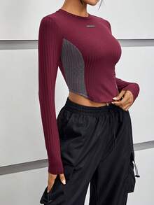 SHEIN EZwear 撞色字母補丁細節弧形下擺短款T恤 - 酒紅色 - 查看 5