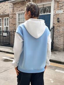 SHEIN EZwear Hình ảnh Panda & Chữ cái Túi kangaroo Thả vai Dây rút Lót nhiệt Hoodie - Màu xanh nhạt - Xem 2