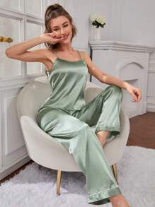 Set pijamale cu top și pantaloni din satin