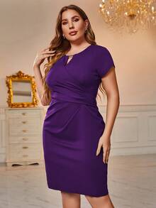 CurvySweet Plus Keyhole Neckline Ruched Bodycon Dress - Purple - View 5