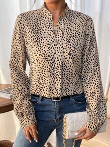 Chiquease 斑點印花缺口領燈籠袖襯衫 - 卡其色 - 查看 5