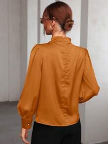 Modelyn 素色小高領燈籠袖緞面襯衫 - 橘色 - 查看 2