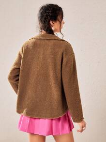 SHEIN EZwear 素色斜口袋前紐扣絨毛外套 - 棕色 - 查看 2