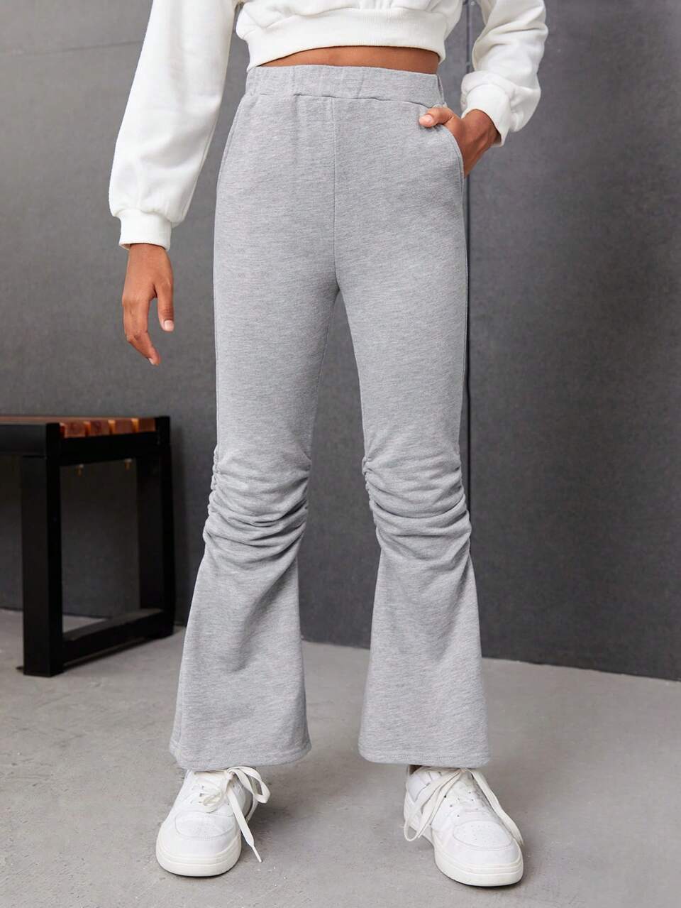 Tween Girl Letter Graphic Ruched Knee Flare Leg Sweatpants