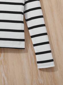 SHEIN Cô gái Tween 2 Miếng Chất rắn In sọc Cổ giả Áo thun - Đen và trắng - Xem 3