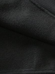 Manfinity Hypemode Nam Đồ họa Chữ cái Túi kangaroo Dây rút Hoodie - màu đen - Xem 6
