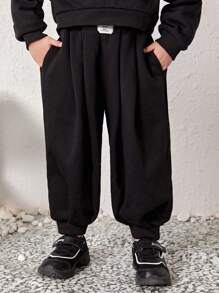 SHEIN 男小童字母補丁細節衛褲 - 黑色 - 查看 1