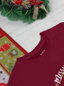 SHEIN EZwear Đồ họa cây thông Noel và khẩu hiệu Áo thun - Màu Đỏ Sâu - Xem 3