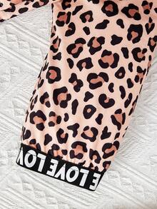 SHEIN 女小童字母圖案不對稱領運動衫&豹紋印花緊身打底褲 - 卡其色 - 查看 3