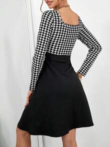 SHEIN Privé 千鳥格印花方領A字洋裝 - 黑與白 - 查看 2