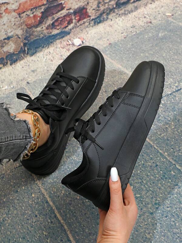 Black Fashionable Comfortable Casual Sports Sneakers For Women