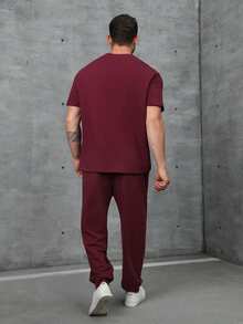 GENTILAND Men Plus Letter Graphic Tee & Sweatpants - Red - View 2