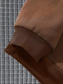 男士搖粒絨連帽衫帶字母和心形圖案和抽繩 - 棕色 - 查看 8