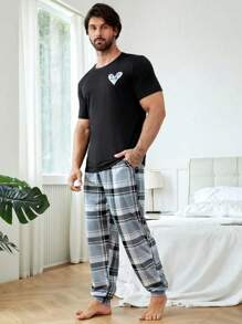 SHEIN 男士1入組愛心圖案睡衣T恤和1入組格紋印花長褲 - 彩色 - 查看 4