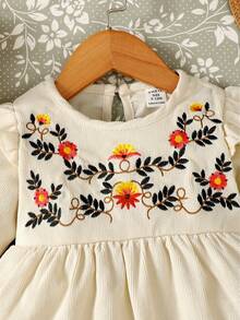 SHEIN Bebé niña Vestido con bordado floral ribete con fruncido de espalda con abertura de ojo - Albaricoque - Ver 3