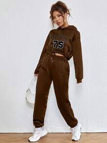 SHEIN EZwear Đồ họa Chữ cái Thả vai Dây rút Áo hoodie ngắn & Quần nỉ - Cà phê nâu - Xem 3