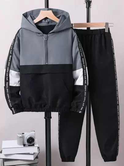 SHEIN Tween Boy Letter Tape Contrast Pocket Hoodie And Pants Casual Loose Suit Chic Outfits For Autumn/Winter