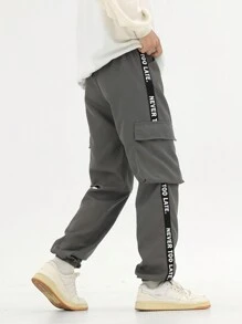 SHEIN Chico preadolescente Pantalones cargo con cinta con letra con bolsillo lateral con solapa de rayas