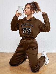 SHEIN EZwear Đồ họa Chữ cái Thả vai Dây rút Áo hoodie ngắn & Quần nỉ - Cà phê nâu - Xem 4