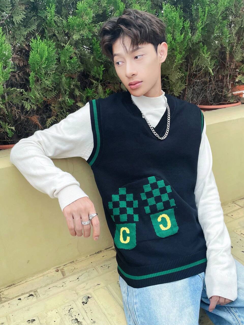 Men Checker & Letter Pattern Striped Trim Sweater Vest