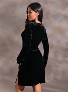 Aveloria Vestido con botón delantero de muslo con abertura de terciopelo