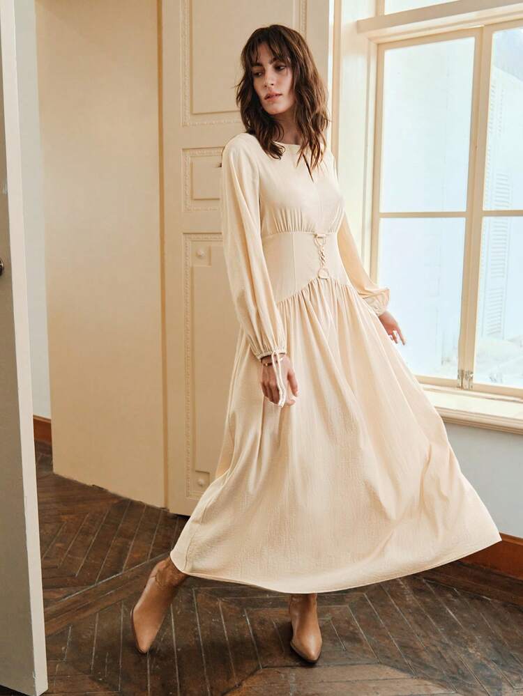 ソリッドチェーンディテールドレス