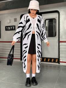 Flirla Hơn Mô hình sọc ngựa vằn Thả vai Áo len Duster - Đen và trắng - Xem 7