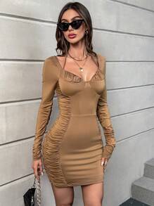 SHEIN Privé 雞心領側收褶緊身洋裝 - 咖啡棕 - 查看 4