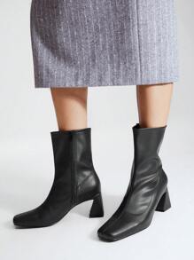 MOTF PREMIUM 假皮革高跟靴 - 黑色 - 查看 3
