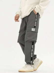 SHEIN Chico preadolescente Pantalones cargo con cinta con letra con bolsillo lateral con solapa de rayas
