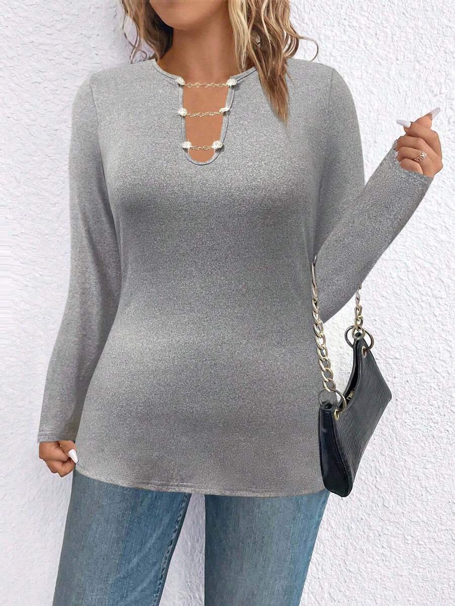 SHEIN LUNE Plus Chain Detail Notched Neck Tee - Light Grey - View 1